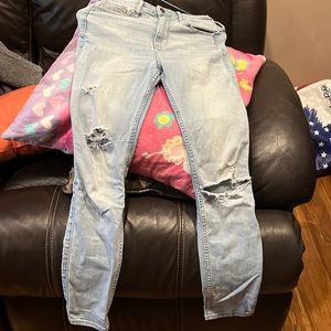 Distressed skinny jeans